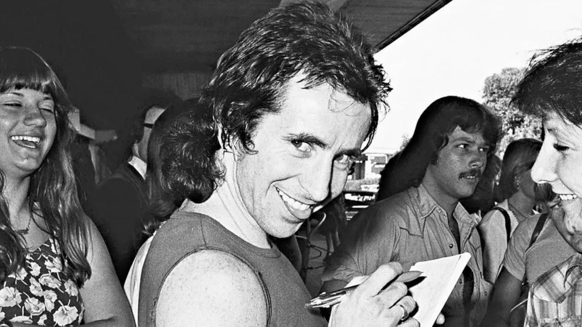 KhunLenny's tweet photo. @Dauerquerulant Mr. Bon Scott https://t.co/xeRuOlbCWe