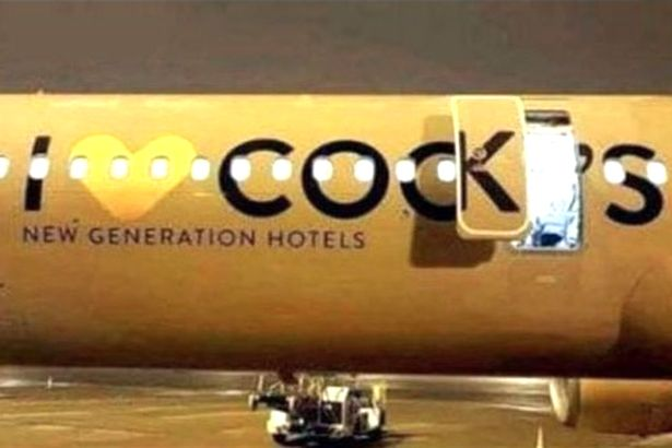 spencersuderman's tweet photo. @AirlineFlyer @Icelandair Perhaps they should have been as creative as Thomas Cook Airlines? https://t.co/Vz4eypR3Sw