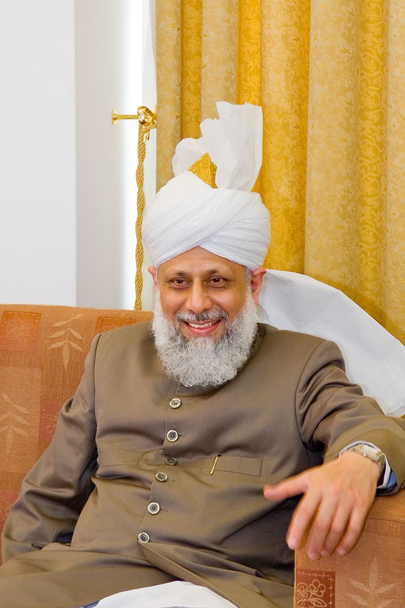 ba_malik94's tweet photo. "Whilst worldly leaders have secular goals, the purpose of Khilafat is to draw the attention of all people towards fulfilling each other’s rights."
Hz. Khalifatul Massih V (atba)
#AhmadiyyaKhilafat https://t.co/Fz595MAkom