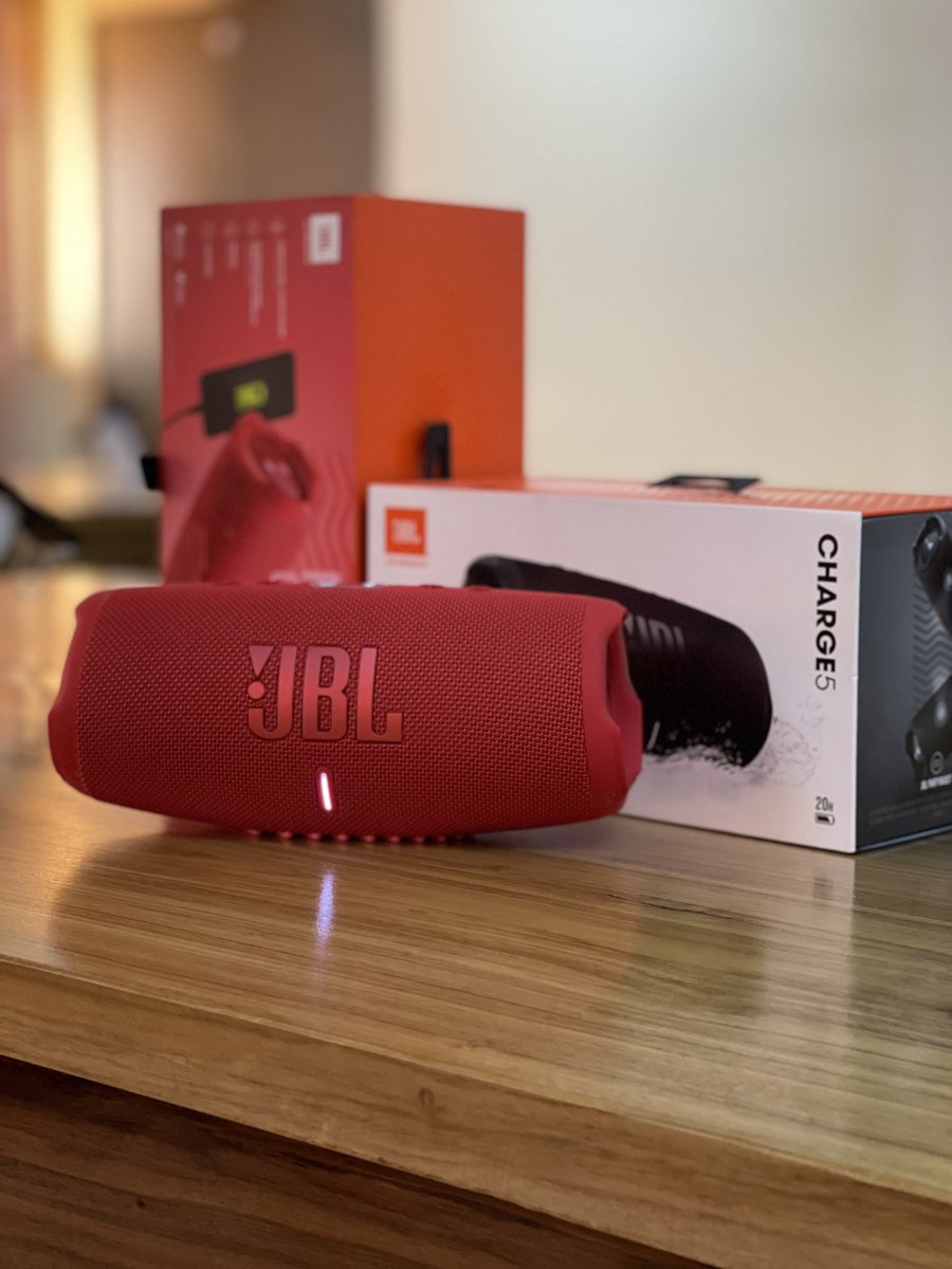 etalonexpress's tweet photo. —— JBL CHARGE 5 ———

On sait que vous aimez le bon son, le son de qualité avec une basse qui couple le souffle. 
- 20 h d’autonomie
- Étanchéité à l’eau et a poussière 
- Powerbank
- JBL PartyBoost

A seulement 135.000 Fcfa à  Etalon Express Karpala 
📞 70179221 // 54804347 https://t.co/8aNhSulCH1