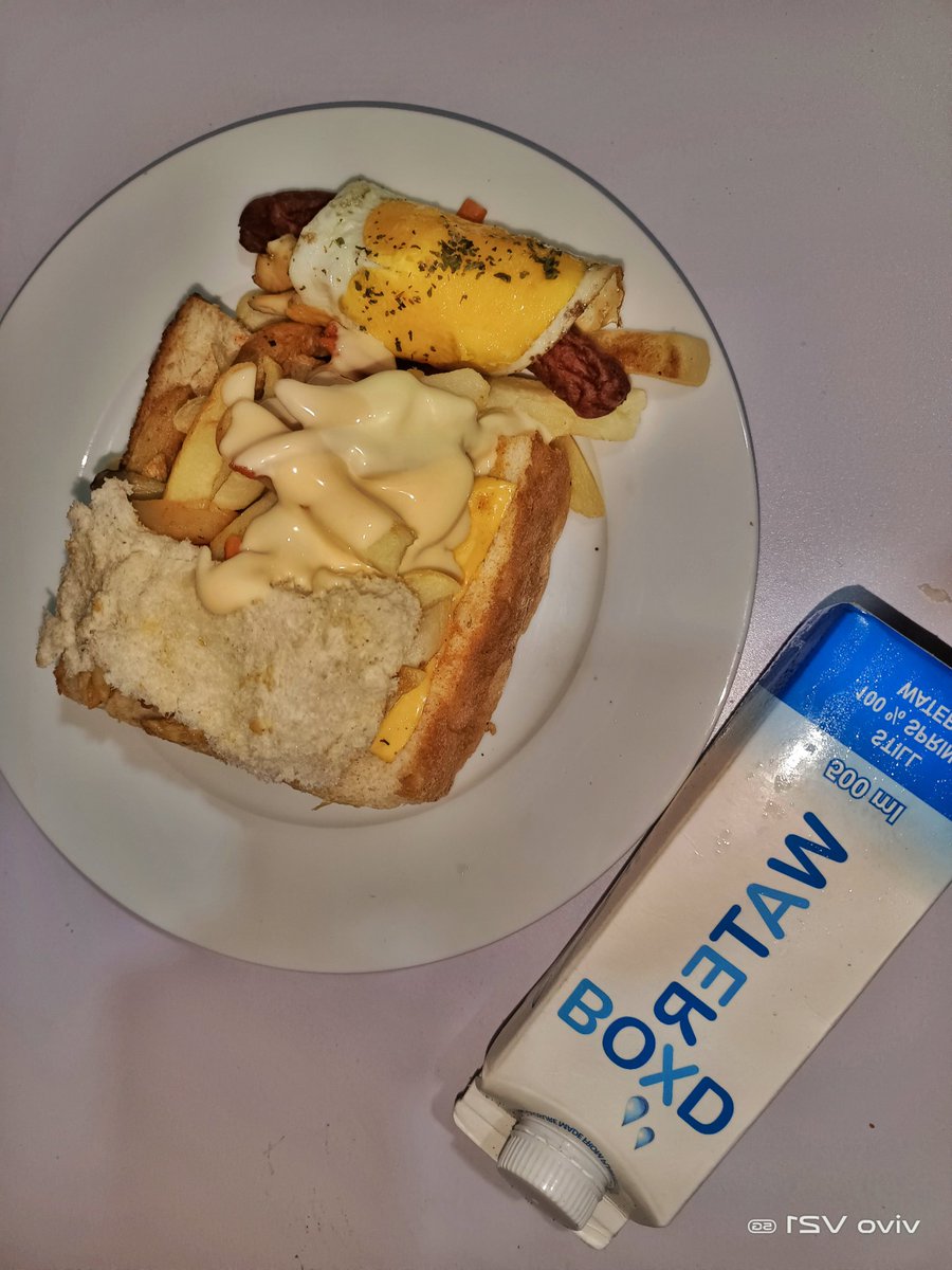 ArewaNhlapo's tweet photo. @boxdwater #Boxd
#LiveRefreshed
#goboxd β€οΈπβ
π€
Don't forget to drink water and mind ur businessβ€... https://t.co/j9eDFMFj2k
