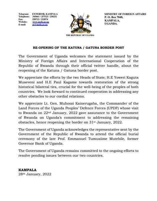 NdahungaI's tweet photo. This reminds me of Late Patrick B. Keihwa,Former Kabale LC5,back then in @NyagatareDistr ,@RwandaEast with @RwandaMFA &amp; @UgandaMFA teams in a border demarcation exercise." We are sisters and brothers, irrespective of geographical borderlines",He said.Grateful  borders re-opened! https://t.co/AiCyrDF3dD