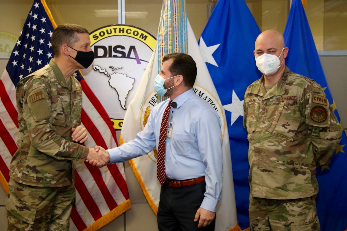 DoW_DISA's tweet photo. #ICYMI the #DISADirector and #DISASEA visited @Southcom HQ in FL yesterday, where they presented coins π
to Network Ops Specialist PO1 Elizabeth Q. Scott, #DISASOUTH Cyber and Policy Lead Yalier Farinas, #USSOUTHCOM Deputy J6 Joseph Bitto and J68 Jaime Villa. Way to go team!ππ https://t.co/w6anEqpuOK
