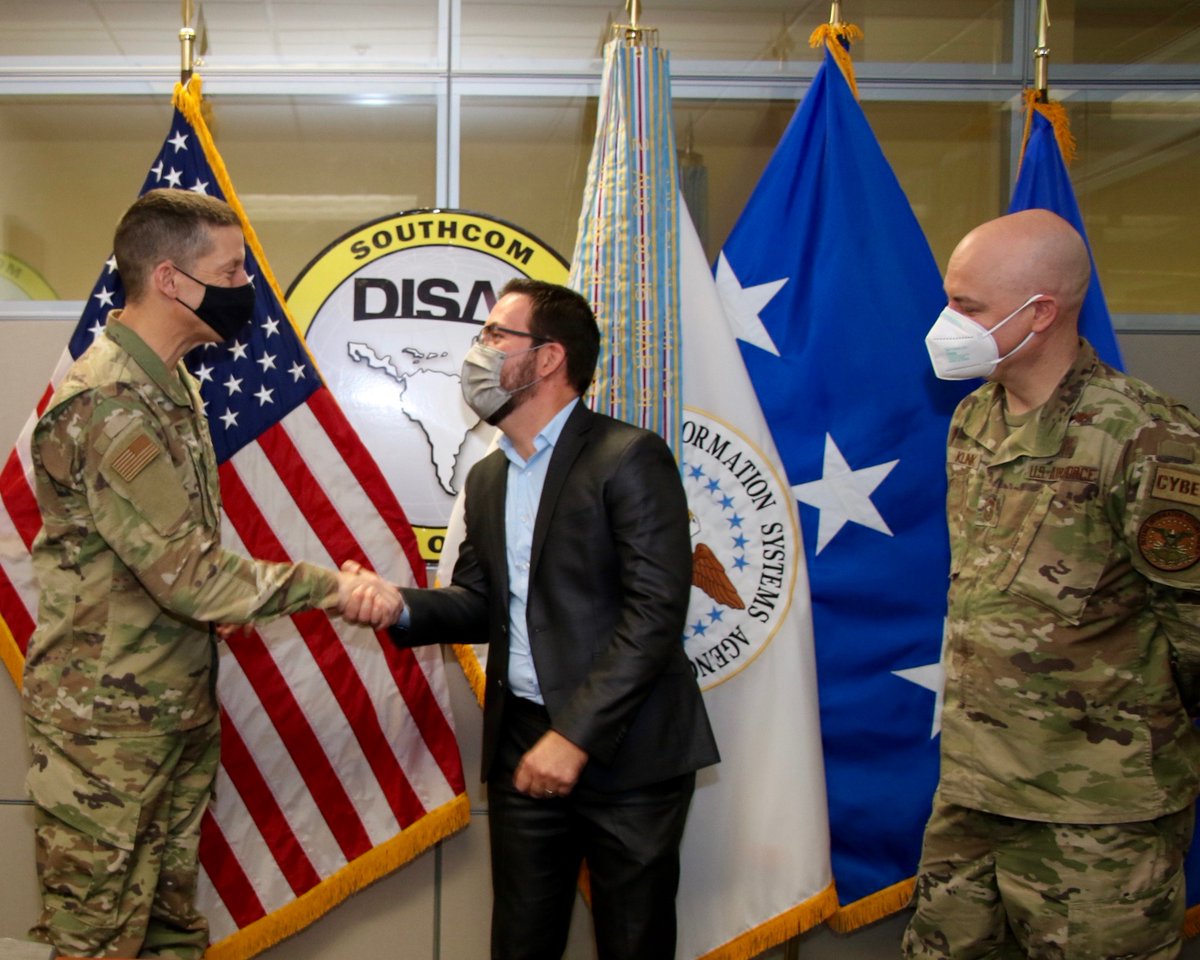 DoW_DISA's tweet photo. #ICYMI the #DISADirector and #DISASEA visited @Southcom HQ in FL yesterday, where they presented coins π
to Network Ops Specialist PO1 Elizabeth Q. Scott, #DISASOUTH Cyber and Policy Lead Yalier Farinas, #USSOUTHCOM Deputy J6 Joseph Bitto and J68 Jaime Villa. Way to go team!ππ https://t.co/w6anEqpuOK