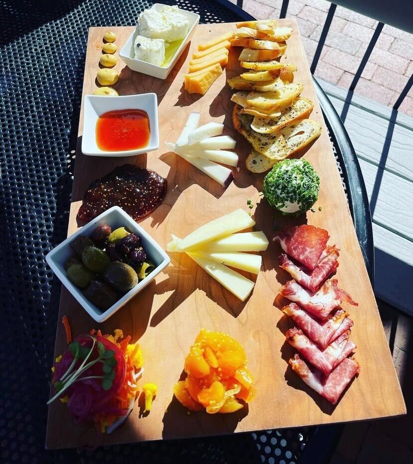 It's Friday, you know the deal! It's time to celebrate making it through another week, but also rounding out the first month of 2022! 📷: @curlylawgirly