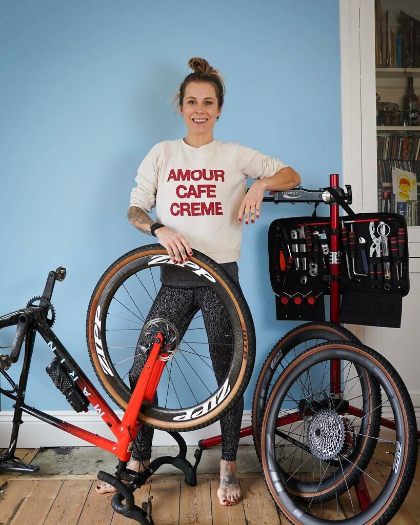 _julietelliott's tweet photo. Spent some time rebuilding the @marinbikes Headlands ahead of my trip to Scotland next week 👉 new @zippspeed 303s set up tubeless with @wildernesstrailbikes Raddler 40c tyres , and new @sramroad rotors and brake pads. 🔧
I was missing the correct size tool (T20) for installin… https://t.co/K3g4yh3sQh