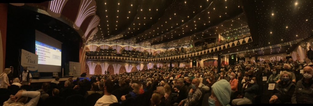 Incredible hearing Peter Harrison talk about Penguins today. Penguin 101. Yes this is on a ship. #flocktomarion <a href="/bindobirding/">bïndo</a>