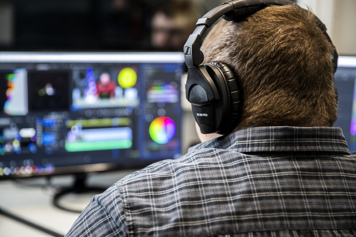 halfcoaststudio's tweet photo. Welcome to Half Coast Studios! 

Established in 2019, we are St. Louis’s #1 podcast recording and distribution studio, equipped with state-of-the-art audio and video equipment, and anything else you could ever need to start and host your own podcast. https://t.co/Z8cIqdjMIH