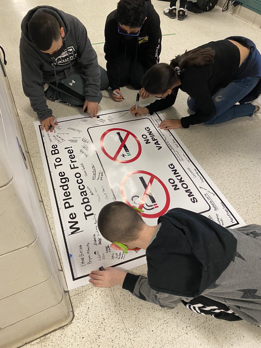 MsPHealthFDS's tweet photo. We Pledge To Be Tobacco Free! #Dalers #6thgradeHealth #HealthRocks @HowittMS @DrKCummings https://t.co/ynAphMRqpW