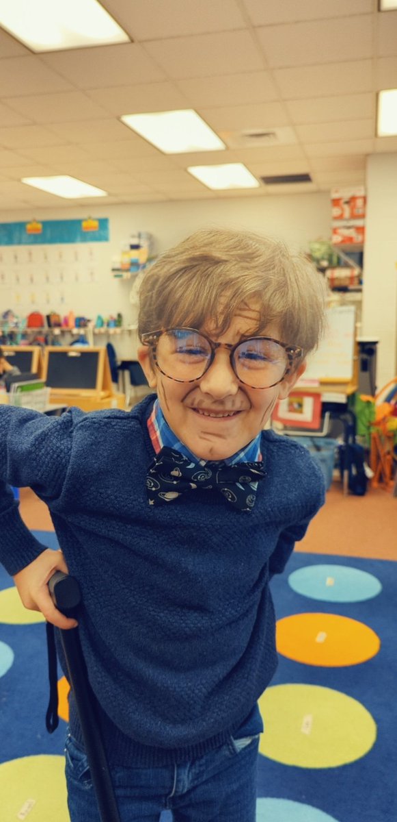 RESKinder1's tweet photo. More oldies from the 100th Day! #RESLearnLeadSucceed #RockysDen https://t.co/WoWgcHuP9U