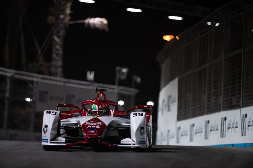 Nuovo campionato, nuova macchina, nuove sfide, stessa voglia di mettermi alla prova e dare il meglio ⚡
.
New formula, same ingredients: passion and dedication 🔥
#dragonpenskeautosport #AG99🐝 #formulae