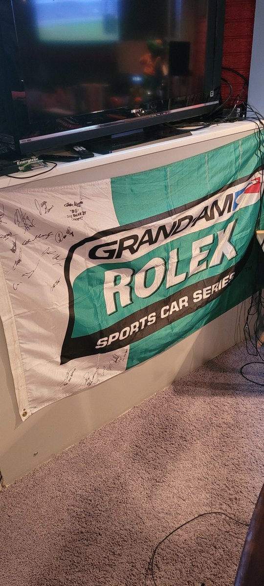 @MeyerShankRac @AJDinger @OzzNegri @JohnPew1 @justin_wilson Every day while working from home, I sit next to the coolest racing memorabilia ever. The pit wall flag from that day, signed by the team. Looking forward to getting another winning flag soon