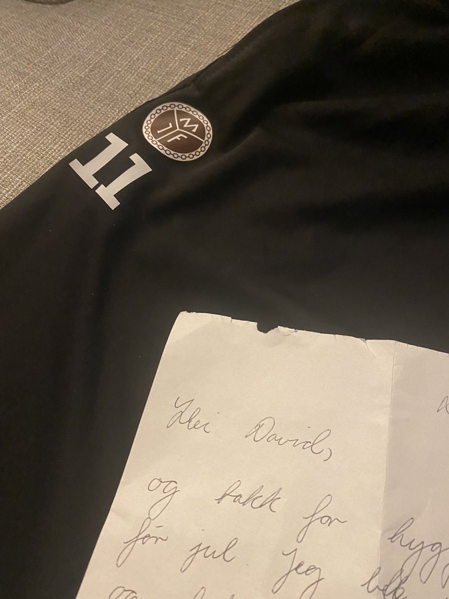 Før jul sendte 8-åringen i huset brev til sin favorittspiller i eliteserien. Denne uka dumpet det ned ei pakke i postkassa som gjorde så gutten gikk til himmels. Dette er stor idrett, <a href="/gauseth/">Christian Gauseth</a>. Tusen takk!