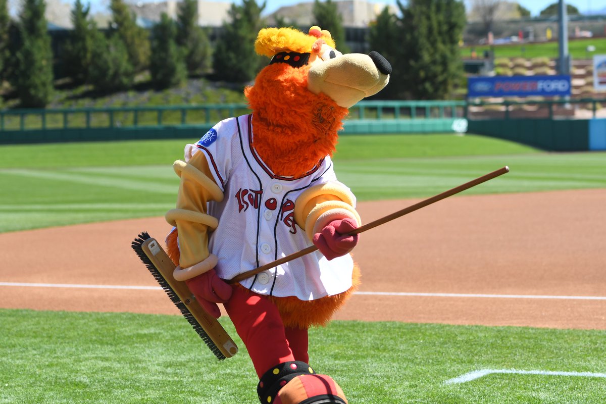 ABQTopes's tweet image. Name a more fun workplace. I dare you. #NationalHaveFunAtWorkDay