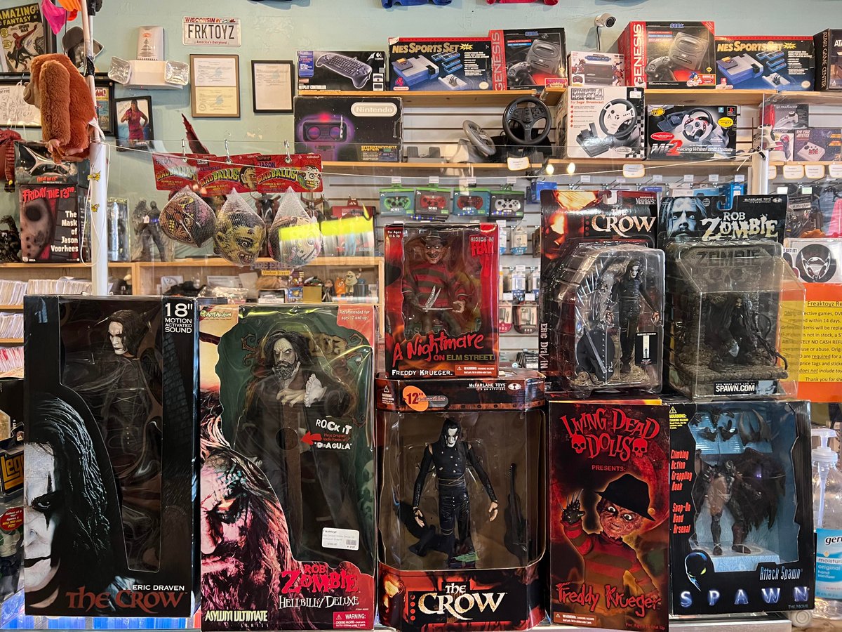 Freaktoyz's tweet photo. Just got a whole bunch of awesome items in stock! Here are just a couple pictures of the hundreds of items we got! https://t.co/Hd0xrNMMRQ