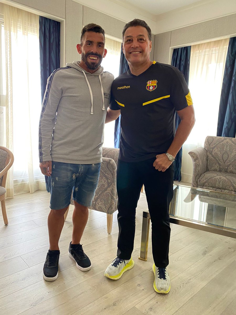 AlfaroMoreno's tweet photo. Bienvenido crack @__CarlitosTevez https://t.co/O0KiC0bevU