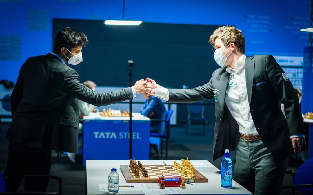 Magnus Carlsen forced to hold on for Game 2 draw with Fabiano