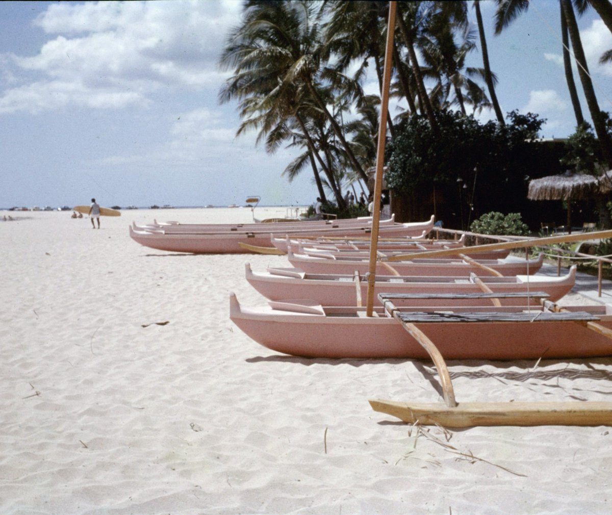 UHMLibrary's tweet photo. Happy Aloha Friday 🌺  Photo (c. 1956) from the Leslie Sheraton Slides of Hawai'i, courtesy of the UHM Library Digital Image Collections. 

#happyalohafriday #alohafriday #honolulu #flashbackfriday #wegobeach #uhmlibrary 

https://t.co/cqaS6kcTJQ https://t.co/tcsrh7qrB4