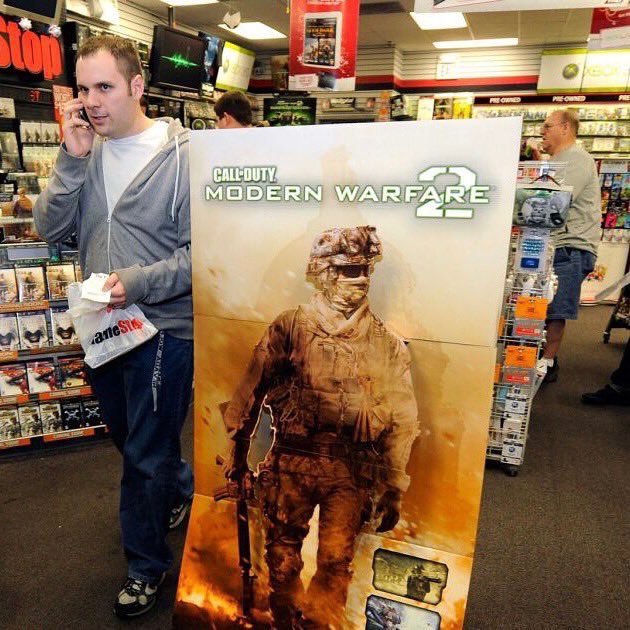 greencadecom's tweet photo. MW2 midnight release, 2009. https://t.co/n7Hwx9PjkZ