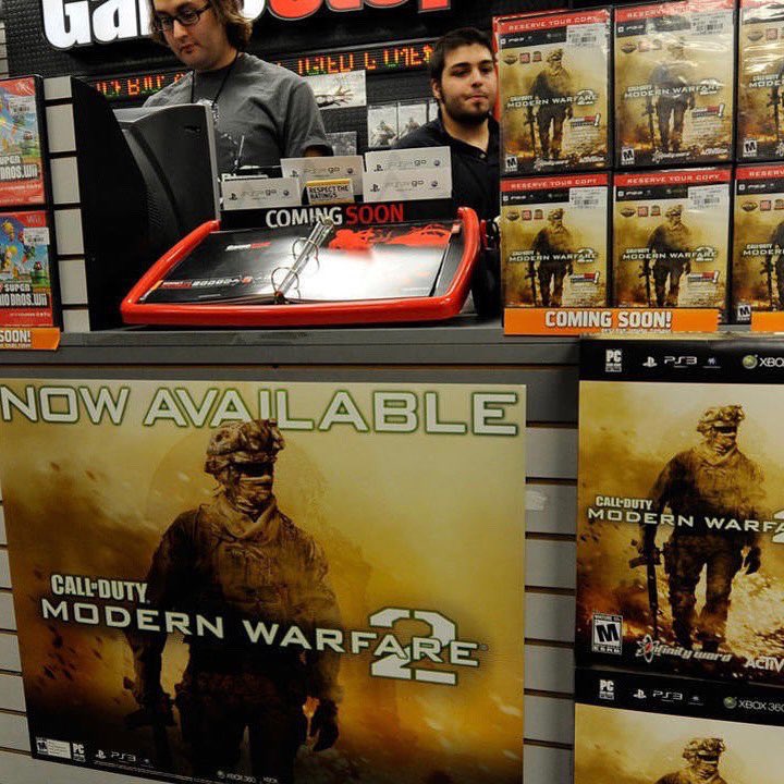 greencadecom's tweet photo. MW2 midnight release, 2009. https://t.co/n7Hwx9PjkZ