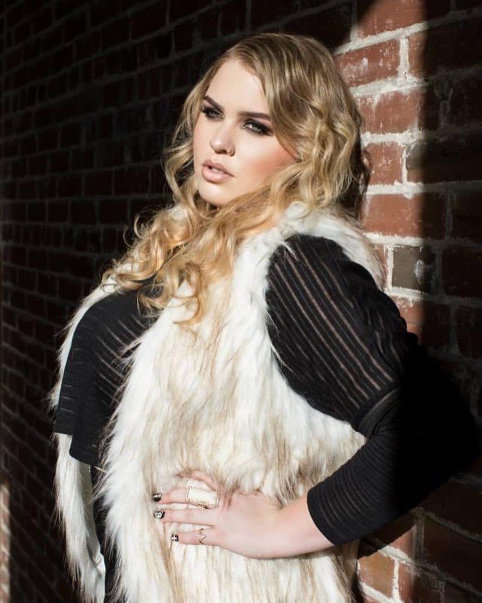 #FlashbackFriday to a photoshoots with <a href="/bonnienichoalds/">bonnie nichoalds</a> from 8 years ago ❤️📸

#fashioneditorial #editorial #LAfashion #Musicbychel #Chel #fashion #model #plussizefashion #makeup #fierce #plussizemodel #photoshoot #grlpwr #throwback