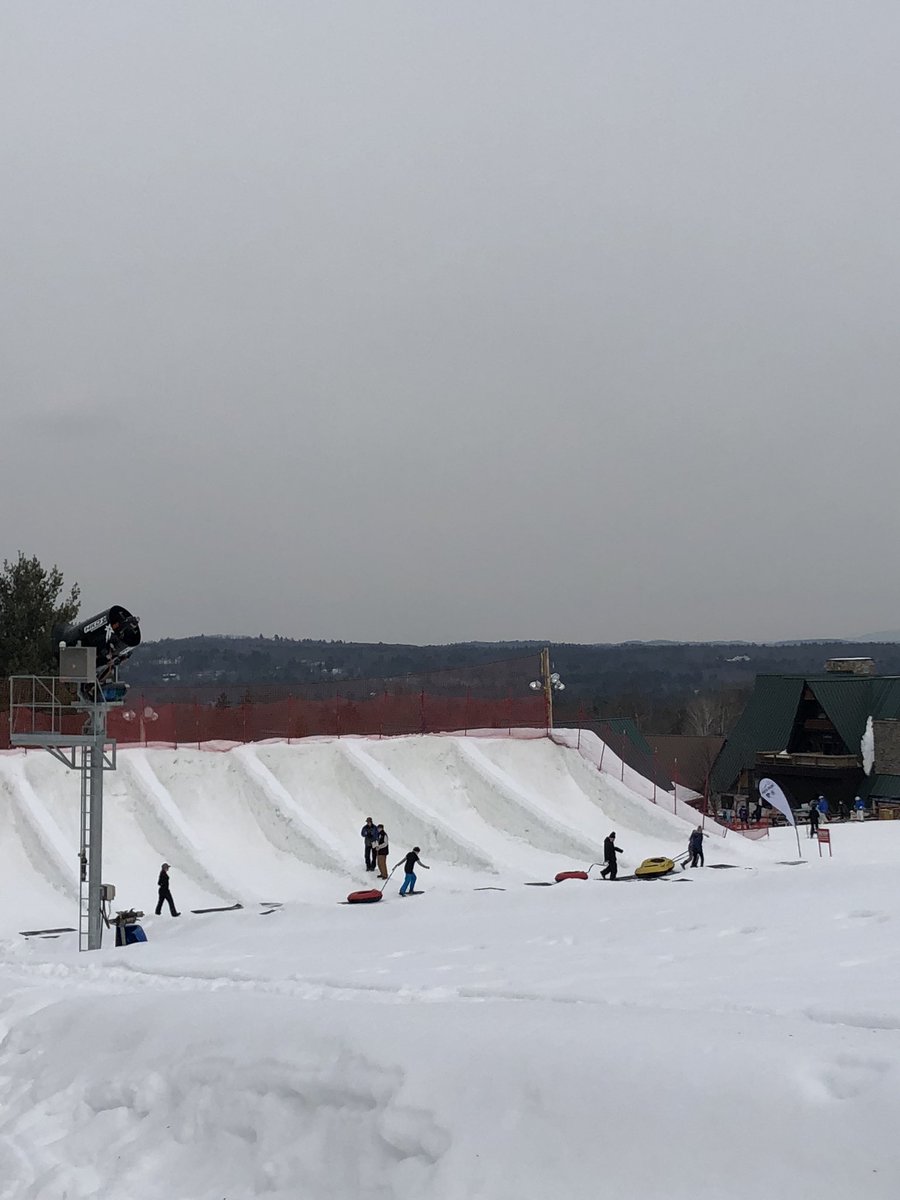 MoultroupHDMS's tweet photo. What a wonderful day for snow tubing! Thanks to Pats Peak for hosting our 6th graders and to the Duncan-Jenkins Committee for funding our trip! The staff said we were the best school group they’ve ever had! #hdmspride https://t.co/3xEk3RZZCC