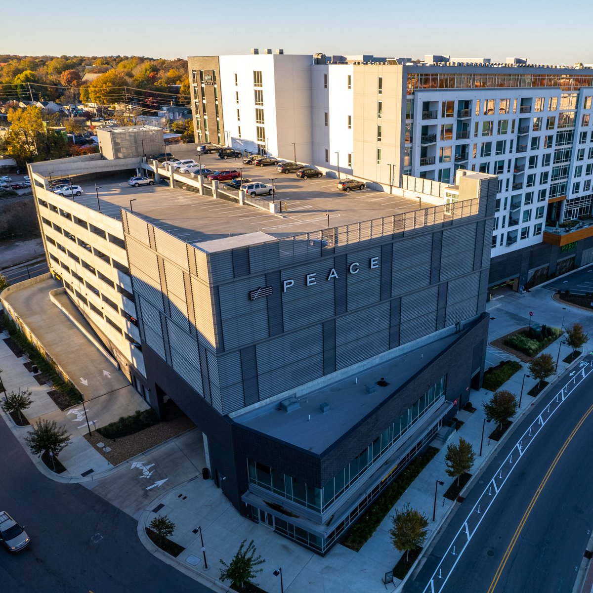 BOSdigital's tweet image. 👉 'New Year, New Spots' in Downtown Raleigh: Smoky Hollow 🏙 Check out one of Downtown Raleigh's newest spots for urban style retail, living, and restaurants–coming soon! #SmokyHollow #DowntownRaleigh #RaleighSkyline #RaleighRestaurants #RaleighRetail #RaleighNC