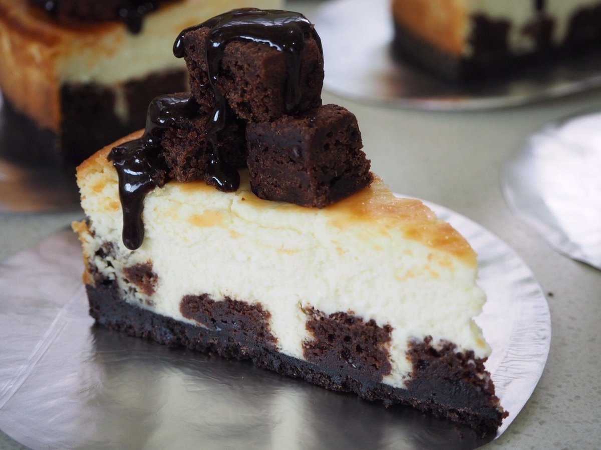 abkanokwan's tweet photo. Brownie cheesecake 😚😚
#baking #brownies #chocolate #Cocoa #cheese #cakes #BAKE #homeMade #เบเกอรี่ #BakeKaBite #BakeKaBiteTHA #bakery https://t.co/0RKPl736h1