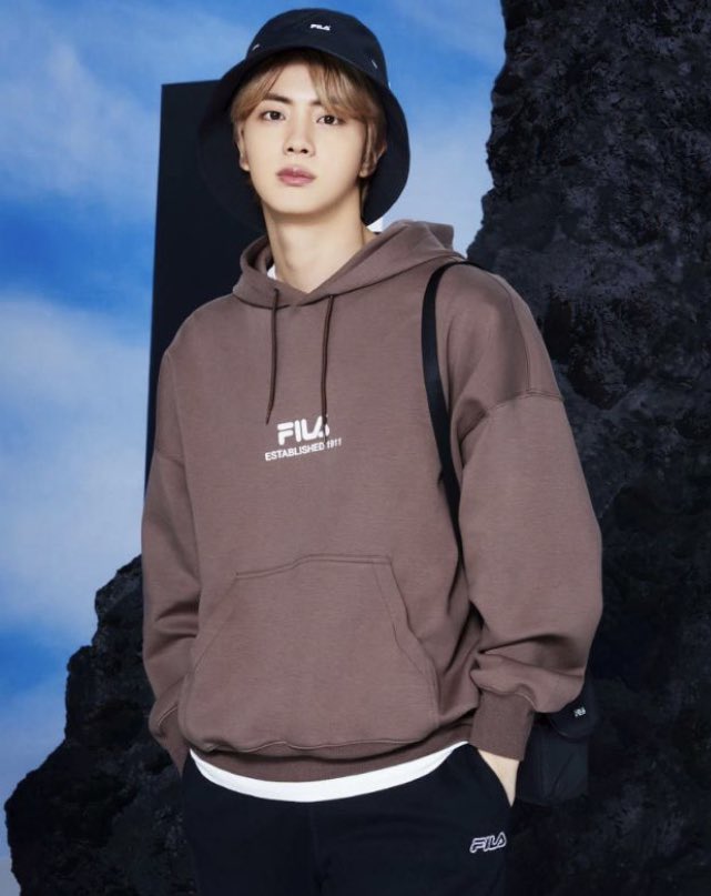 mikiei1015's tweet photo. 今日もこれ着る💜休日の制服になるな、これ💕💕帽子も欲しくなる😅
#BTSFILA #JIN https://t.co/cnf8pxi2Mf
