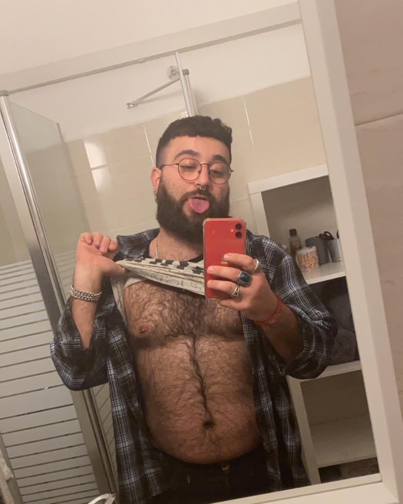 yishuk26's tweet photo. #GayBear #gayhairyman #bears https://t.co/8cvfUmjOVm