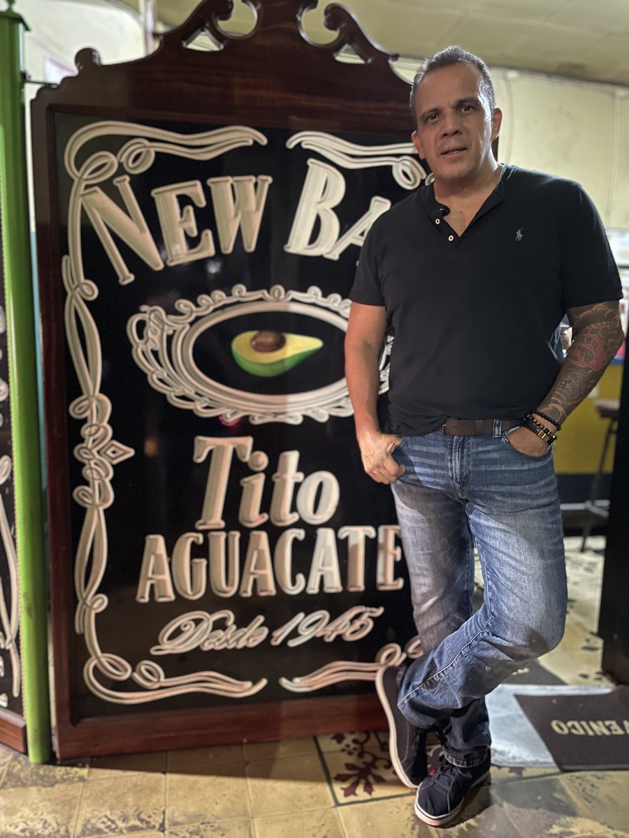 Y cuando me lance a un cargo público … el 1er discurso será desde este insigne lugar en el Centro Histórico de Tegucigalpa … ! Quien quiere un CALAMBRE de TITO AGUACATE ?