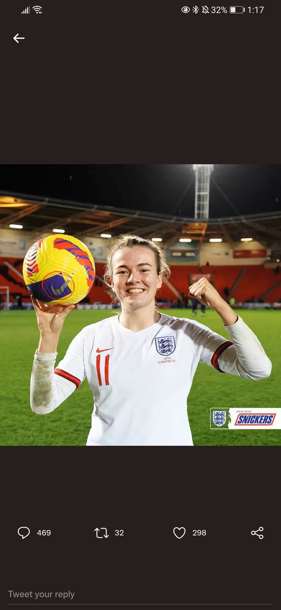 RMStockdale's tweet photo. @Lionesses @SNICKERSUK https://t.co/o2kLKdVY0F