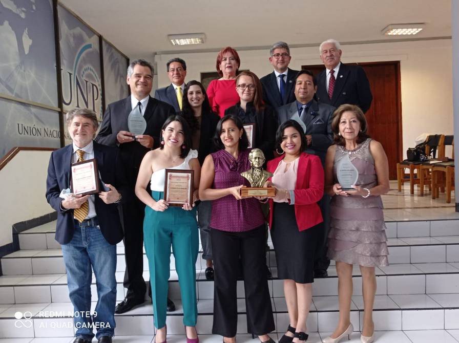 eluniversocom's tweet photo. Reportaje de EL UNIVERSO obtuvo el ‘Premio Eugenio Espejo’ de la UNP ► https://t.co/s5ppBktDno https://t.co/rgo6dIEyaM