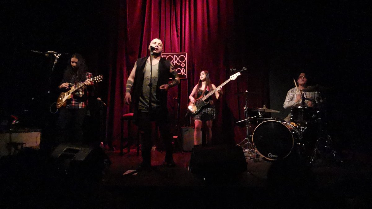 distorhead's tweet photo. Gracias a todos los que ayer en la noche nos hicieron sentir lo que durante dos años no sentíamos.
#TestigosDelSol  #YoMeMasturboPensandoEnTi @ForodelTejedor https://t.co/JUpkAFDr4M