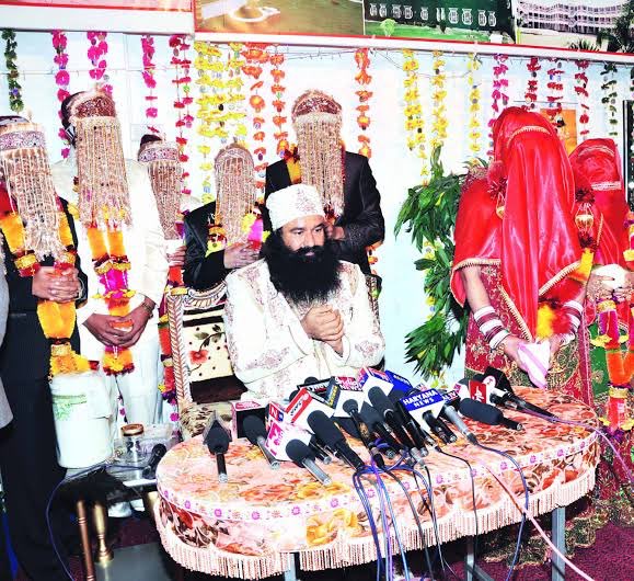 Kaur_Inaayat's tweet photo. To #EmpowerWomen, many steps have been taken by @derasachasauda.
One is to for those girls who are trapped in prostitution.
Saint Dr @Gurmeetramrahim Singh Ji Insan adopt them as daughters and find well settled life partner for their marriage. https://t.co/Le8UElPIAy