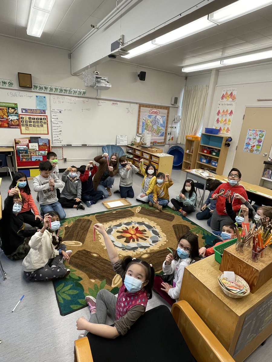 MsSpicerteaches's tweet photo. It was an exciting week in division 8! The trial of the 3 little pigs versus the wolf took place and ended up becoming a multiple day affair. We also  continued to learn about multiple intelligences and created our class brain 🧠 💫 https://t.co/dAcUXod9VD
