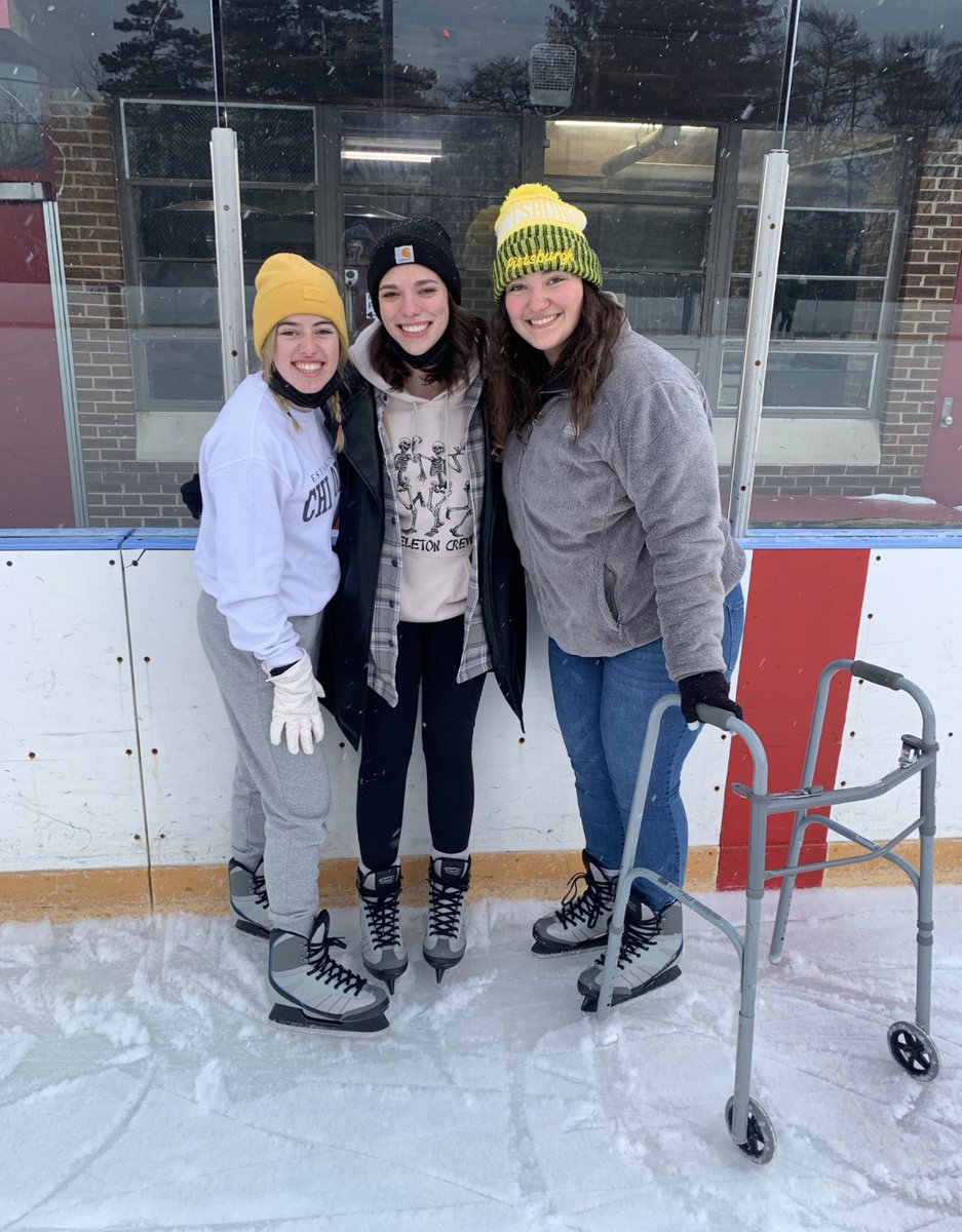 ToledoChiOmega's tweet photo. ❄️⛸the woman of chi omega had a blast ice skating with the men of @toledosae ⛸❄️ https://t.co/fKgAR5icMh