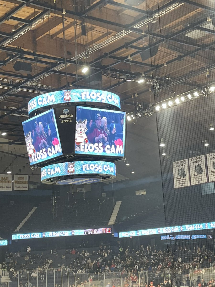 RebaStragand's tweet photo. @Chicago_Wolves skatin to a W! 🐺⛸ #chicagowolves https://t.co/KvSR2bS8qq