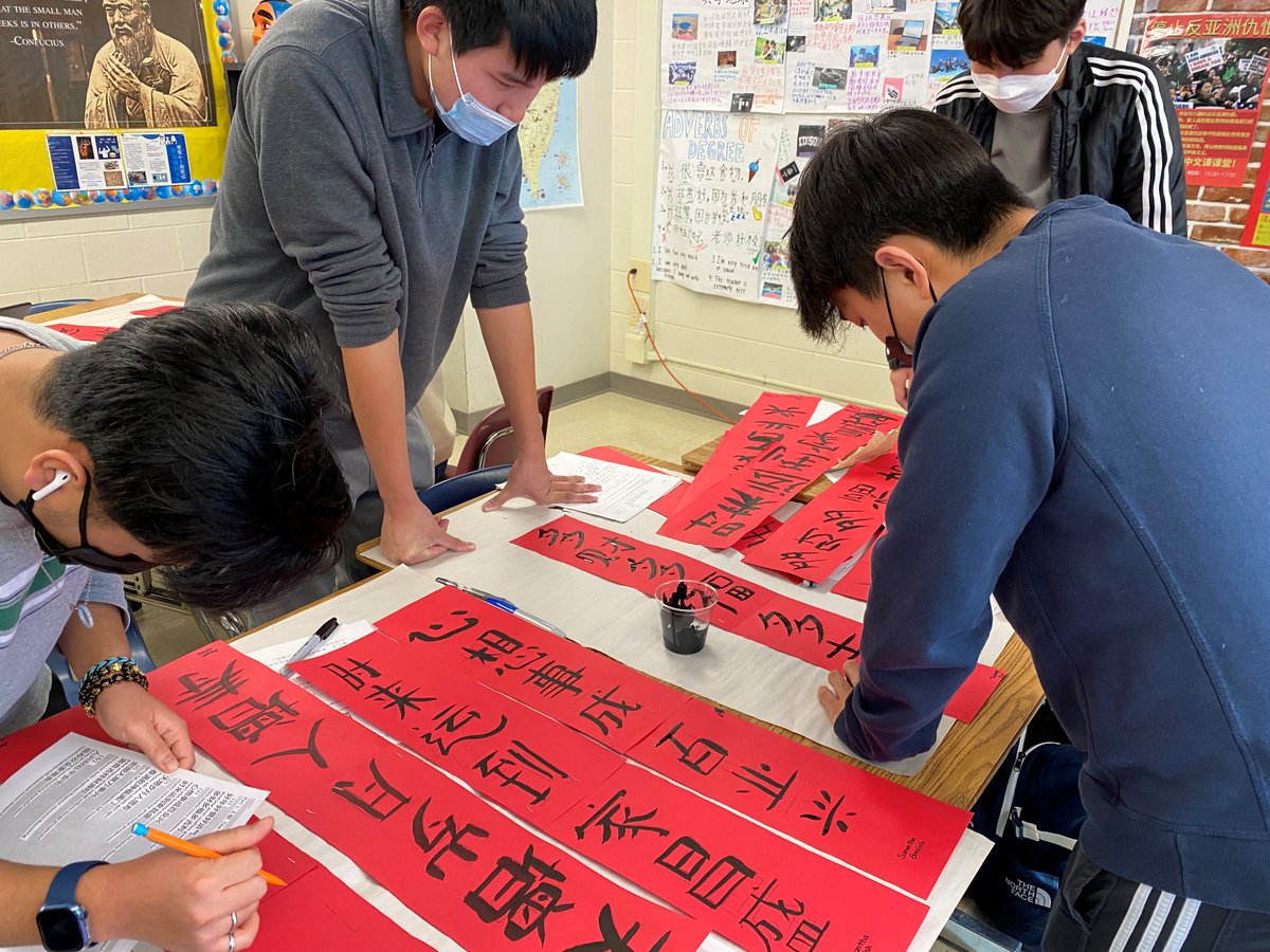 Chinese_Edison's tweet photo. Chinese calligraphy Day: writing spring couplets 👍👏@monica_bentley1 @EdisonHSEagles https://t.co/8kiQONxIEu