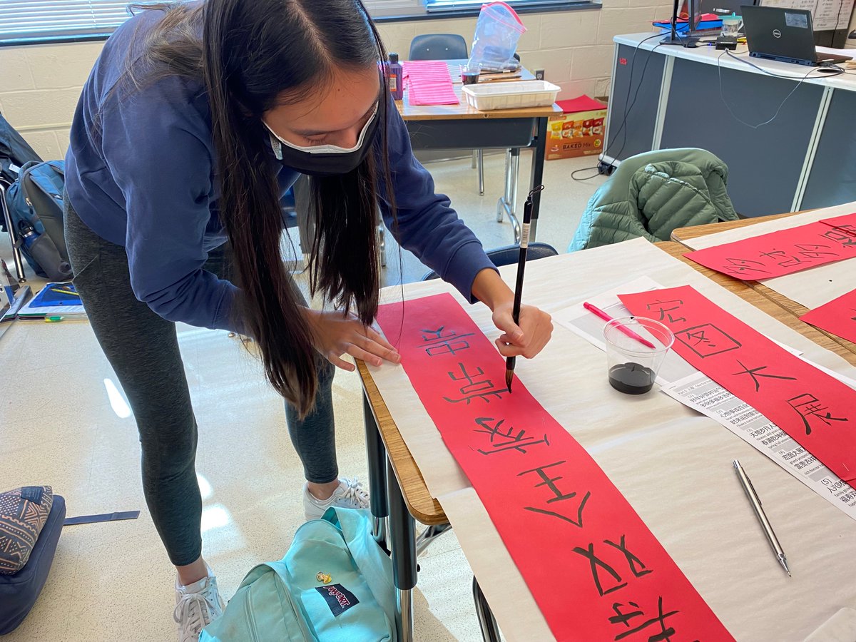 Chinese_Edison's tweet photo. Chinese calligraphy Day: writing spring couplets 👍👏@monica_bentley1 @EdisonHSEagles https://t.co/8kiQONxIEu