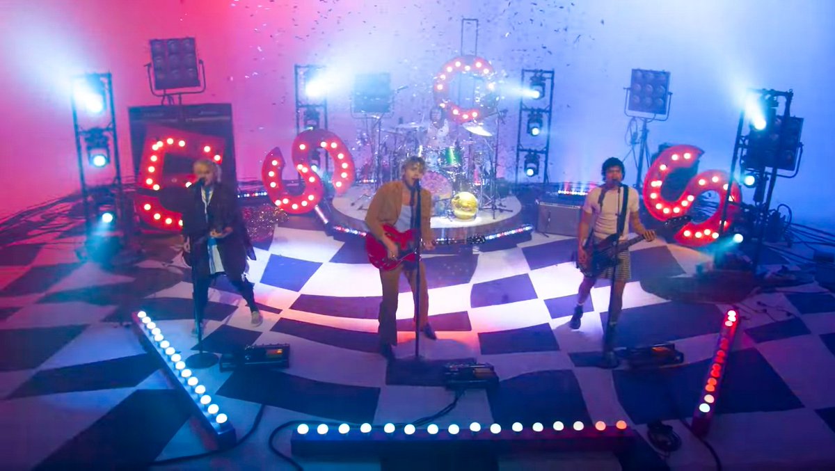 carouselive's tweet photo. the live performances on the 5SOS show were ALL pure perfection https://t.co/ABaHrkHJmU