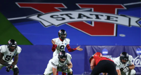 NCAADII's tweet photo. It's never too early to begin thinking about the next #D2FB season, is it?!  🤔🤔🤔

Turner Sports' @WayneCavadi_D2 provides an early look at his 2022 preseason Power 10 rankings: https://t.co/YfUuOZ5Mxi. https://t.co/S1RgOCfy8x