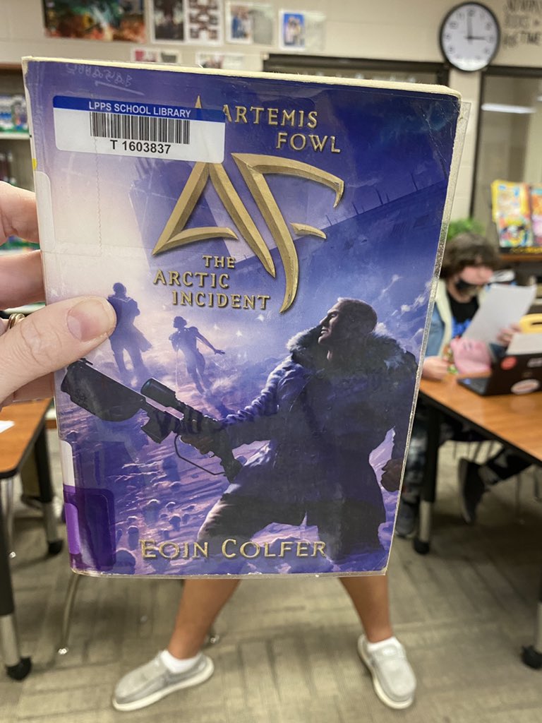 Happy #bookfacefriday📚😃