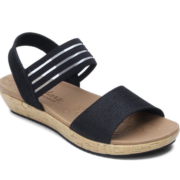 map2271's tweet photo. So good I had to share! Check out all the items I'm loving on @Poshmarkapp #poshmark #fashion #style #shopmycloset #gbyguess #unbranded #skechers: https://t.co/M9CnZXQjWL https://t.co/8hms4GXCuY
