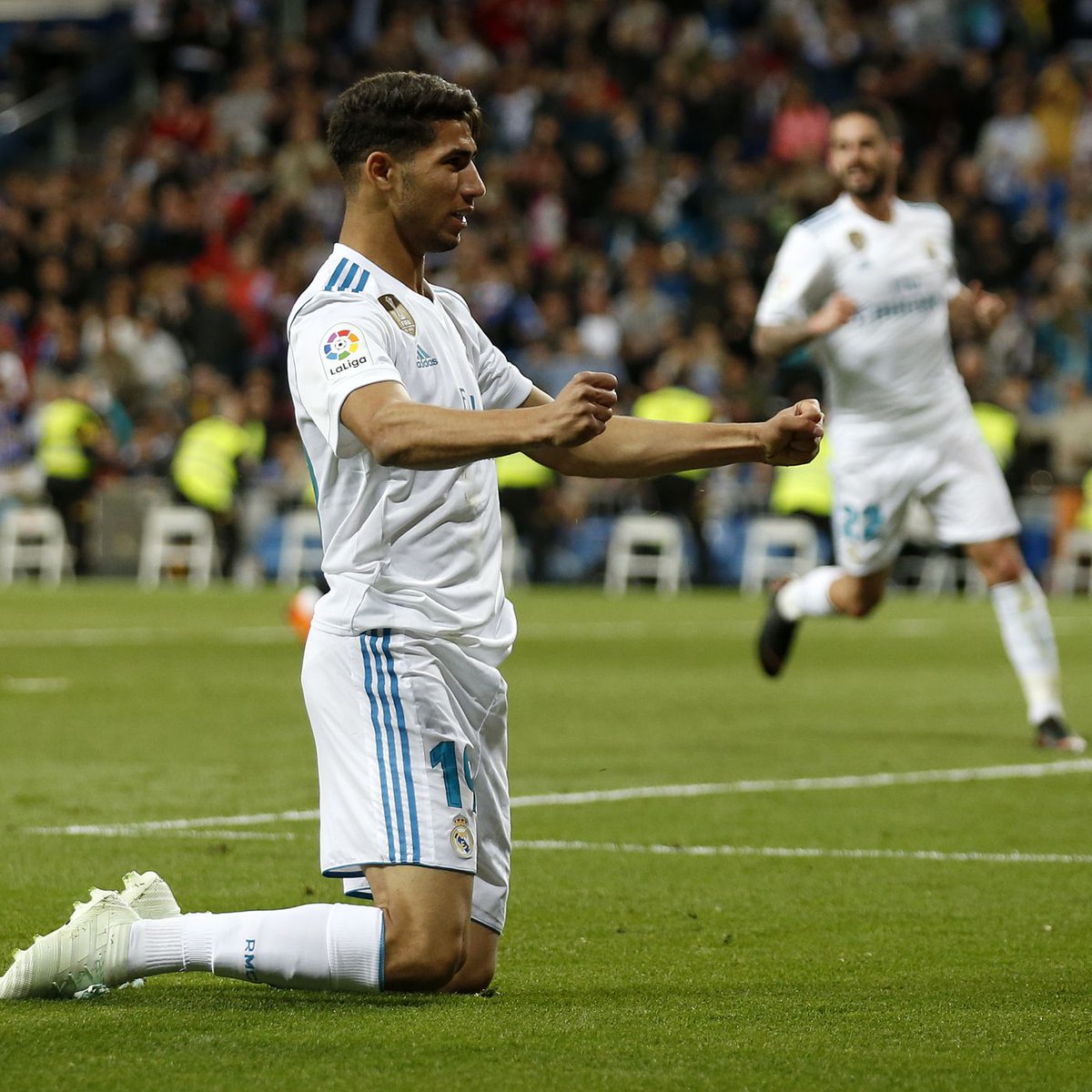 (fan) REAL MADRID FANS 🤍 tweet media