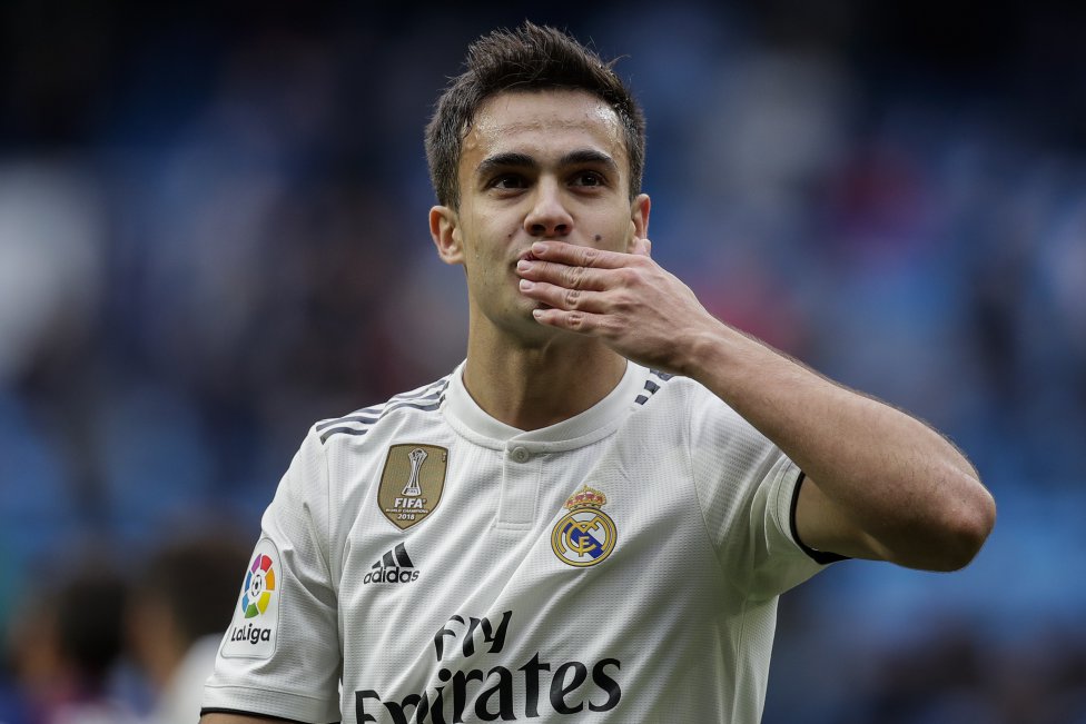 (fan) REAL MADRID FANS 🤍 tweet media