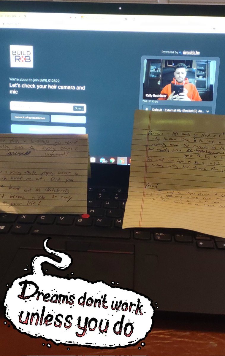 KellyRadnitzer's tweet image. Just wrapped up an incredible interview with @robdyrdek and had such an amazing experience where I inquired top notch advice and met the great Robby D! #BuildWithRob