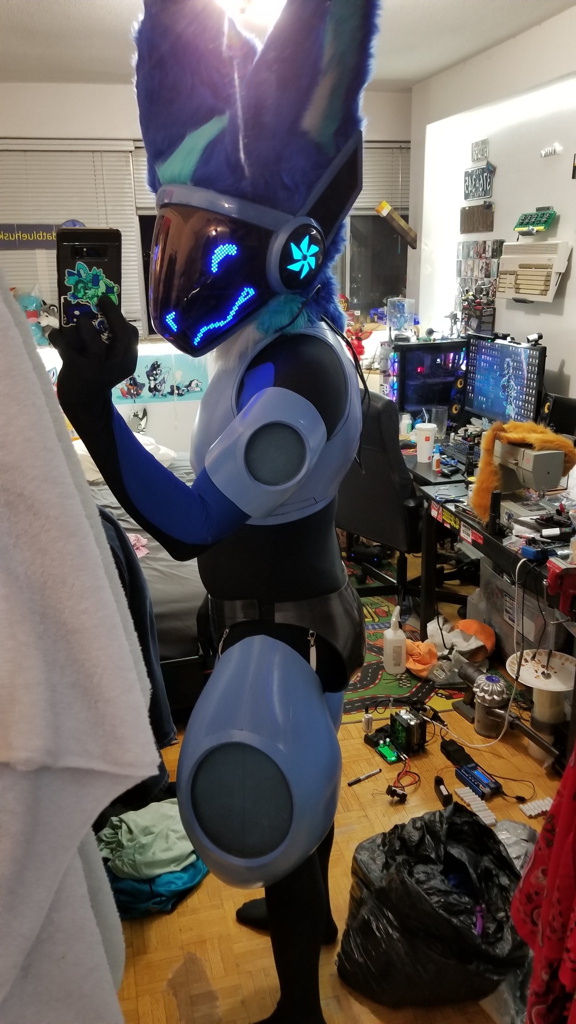 Protogen fursuit first boot up test ! 