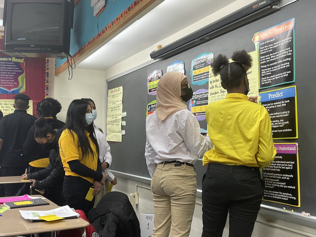 SheneanL's tweet photo. D17 middle schools are the best kept secret in BK. I spent time with @Principalmluard at @edmonds_ii. Students make connections to real life as they learn. There’s a dance studio & mobile hydroponic lab where they cook the veggies in culinary classes. #Rise17 https://t.co/MfpwivSUh7
