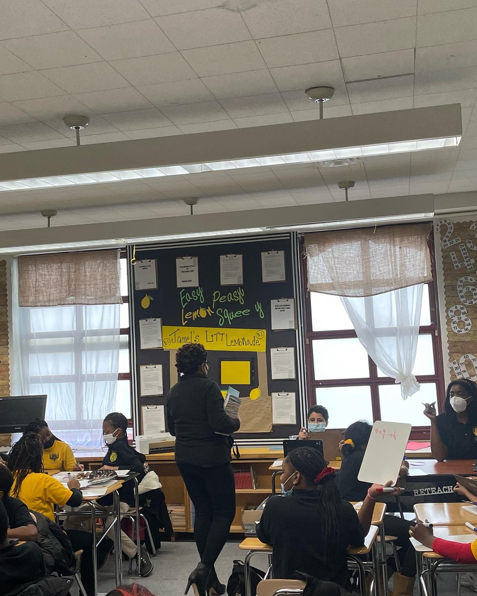 SheneanL's tweet photo. D17 middle schools are the best kept secret in BK. I spent time with @Principalmluard at @edmonds_ii. Students make connections to real life as they learn. There’s a dance studio & mobile hydroponic lab where they cook the veggies in culinary classes. #Rise17 https://t.co/MfpwivSUh7